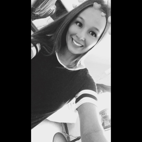 Meet your Posher, Dominique - Picture 1 of 1